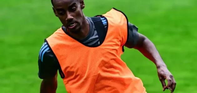 رد فعل ألكسندر إيزاك على “ضجيج” ليفربول يتحدث كثيرًا بعد محادثات نيوكاسل يونايتد