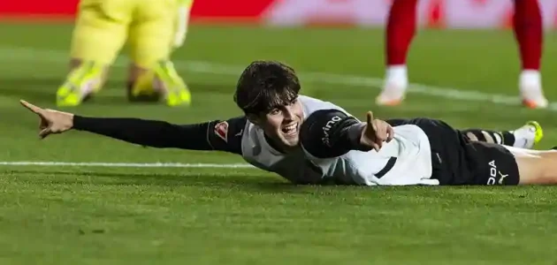 مانشستر يونايتد قريب جدًا من التوصل لاتفاق مع لاعب خط الوسط البالغ من العمر 22 عامًا