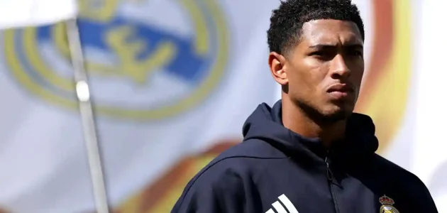بيلينجهام نجم ريال مدريد يثير الجدل في رحلته إلى لندن بعد جراحة في الكتف