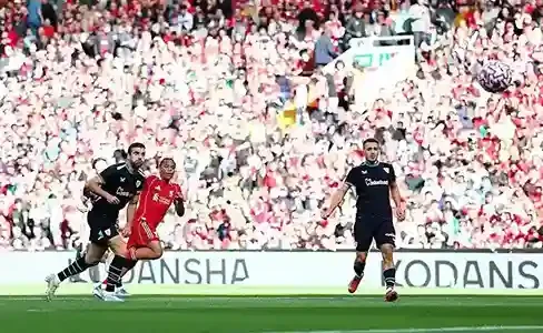 ريو نغوموها يعلن عن نفسه في أنفيلد بأسلوب رائع بهدف مذهل لصالح ليفربول